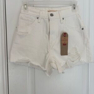 NWT Levi's Women's Cream Distressed Jean Shorts